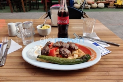 Kebapçı İdris Pideli Köfte